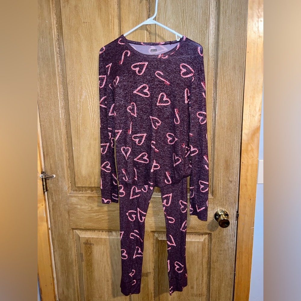 VS PINK CHRISTMAS PAJAMAS SIZE LARGE